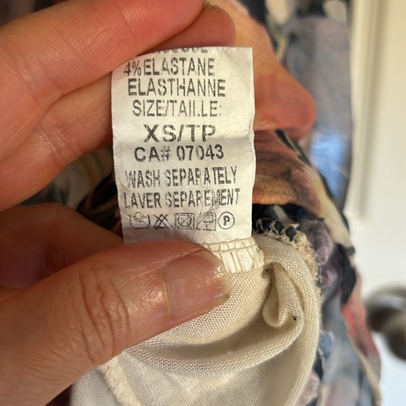 Silk blend floral print dress XS. Fits more like a S-M. Made in Italy. - Picture 4 of 11